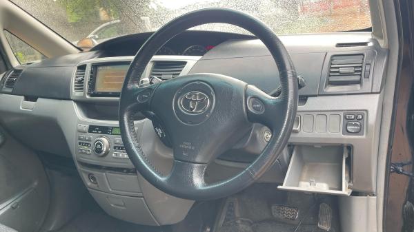 Toyota Voxy 2006