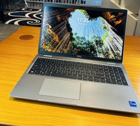 Dell Latitude 5521  UltraBook Machine 11 TH Generation  Intel Core i7-11850H  2.50GHZ  (16 CPUS ) 16 GB DDR4 SDRAM ,512 GB SSD  Intel UHD Graphics , 1