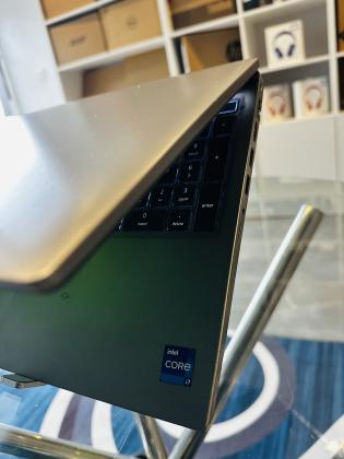 Dell Latitude 5521  UltraBook Machine 11 TH Generation  Intel Core i7-11850H  2.50GHZ  (16 CPUS ) 16 GB DDR4 SDRAM ,512 GB SSD  Intel UHD Graphics , 1
