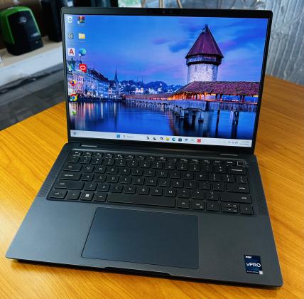 Dell Latitude 7440 UltraBook and Touchscreen Machine 13 TH Generation,Intel Core I7-1365U (12 CPUs)32 GB DDR5 SDRAM , 512 GB SSD STORAGE NVMe intel Ir