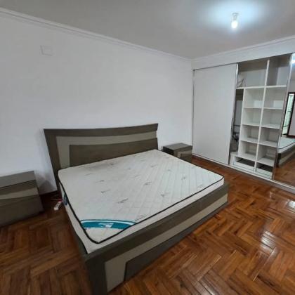 VENDO MORADIA T4 COM SUITES NO CONDOMÍNIO