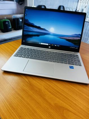 HP Lap Top  15-fd0xxx Notebook PC Limpinho como Novo Intel Core i5-1334U(12 CPUs) 1.3GHZ 13 th Gen , 8 GB DDR5 SDRAM , 512 GB SSD NVMe, Display 15.6 F