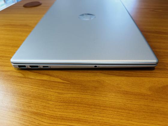 HP Lap Top  15-fd0xxx Notebook PC Limpinho como Novo Intel Core i5-1334U(12 CPUs) 1.3GHZ 13 th Gen , 8 GB DDR5 SDRAM , 512 GB SSD NVMe, Display 15.6 F