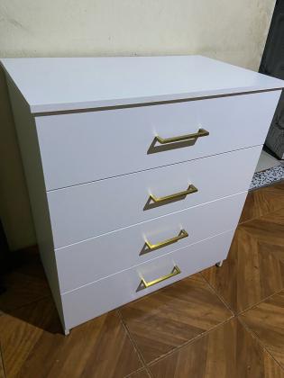 Comoda disponível