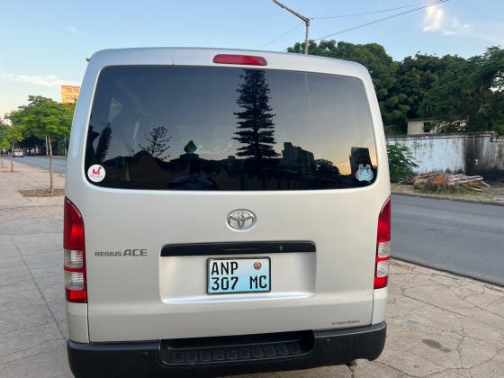 TOYOTA HIACE QUANTAM 2KD