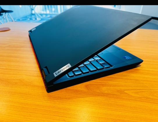 Laptop lenovo Thinkpad P16v WorkStation And Touchscreen Machine  Concebido para Programas pesadíssimos 13th gen intel core i7-13700H (20 CPUs) 2.4ghz