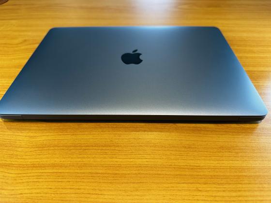 MacBook Air M1 2020 Retina Display  13.3 inch  Apple M1  8 GB RAM 256 GB SSD Space Gray  Preço: 47.500.00MT
