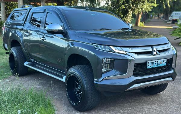 Mitsubishi Triton Sport L200 2020 2.4 lcc Turbo Hi-Torque 4X4 INGLESA BARBARIANN