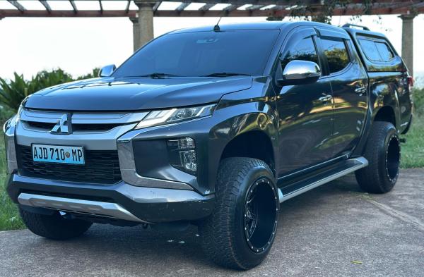Mitsubishi Triton Sport L200 2020 2.4 lcc Turbo Hi-Torque 4X4 INGLESA BARBARIANN