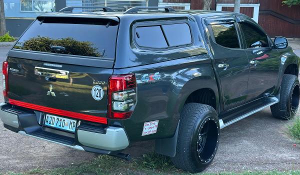 Mitsubishi Triton Sport L200 2020 2.4 lcc Turbo Hi-Torque 4X4 INGLESA BARBARIANN