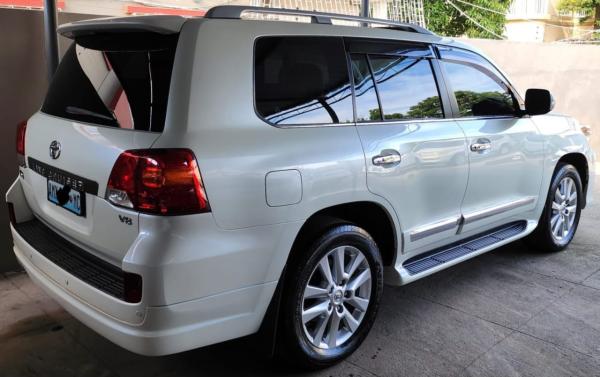 TOYOTA LAND CRUISER V8 ZX 2013