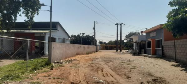 TRESPASSE DE UMA EXCELENTE  PROPRIEDADE 15X45 NA BERMA DO RIO INCOMATE NA VILA DE MARRACUENE  PRÓXIMO  A PONTE DE MACANETA  》 A propriedade esta local