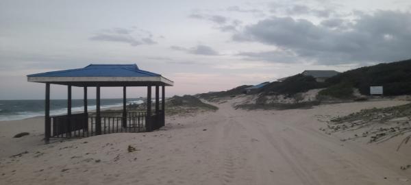 TRESPASSE  DE UMA EXCELENTE  PROPRIEDADE 20X50  NA BERMA  DA  PRAIA –COM VISTA AO MAR E DO RIO-ESPECTACULAR VISTA  》 A propriedade  esta localizada  n