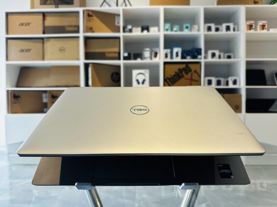 UltraBook Machine Dell Latitude 5330 Touchscreen and 12Th Generation  Intel core I5-1245U 12 CPUs ,16GB DDR5 SDRAM,512 GB Storage SSD , 13.3 Polegadas