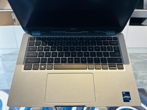 UltraBook Machine Dell Latitude 5330 Touchscreen and 12Th Generation  Intel core I5-1245U 12 CPUs ,16GB DDR5 SDRAM,512 GB Storage SSD , 13.3 Polegadas