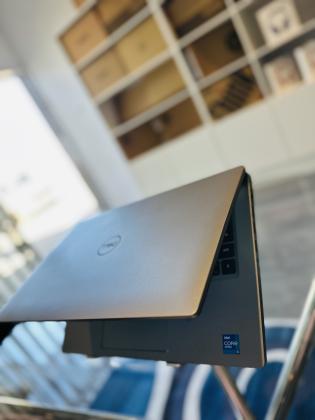 UltraBook Machine Dell Latitude 5420 11Th Generation  Intel core I5-1135U 8  CPUs ,8 GB DDR4 SDRAM,256  GB Storage SSD , 13.3 Polegadas, IntelIris Xe