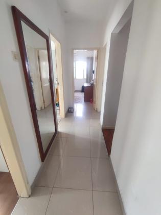 Vende-se apartamento t3 na Av Paulo Samuel khakomba próximo a Politécnica com. As seguintes características