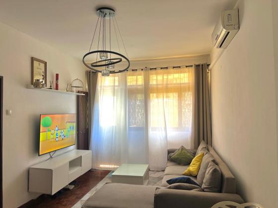 Vende se T1+1 no Alto Maé Xima