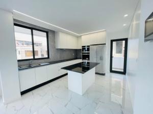 Arrenda-se Apartamento T2 quarto suíte, moderna no triunfo novo