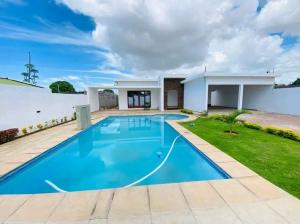 Vende-se Excelente moradia tp3 Placa no Bairro do Guava*.