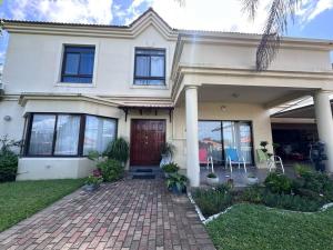Moradia duplex com mobília no Condomínio Palmar