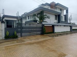 Vende-se excelente Moradia, tipo5 no bairro da costa do sol Dona Alice