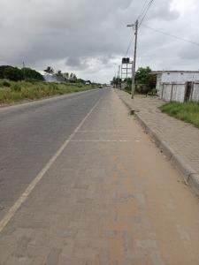 Transpasse desta propriedade, com uma área de 15/40m no bairro de Albasine