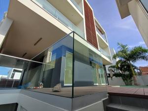 Arrenda-se Luxuosa Moradia, tipo5 no bairro da costa do sol triunfo 2