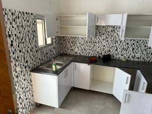 Arrenda-se Moradia duplex, tipo3 no bairro da costa do sol condomínio Casa Jovem