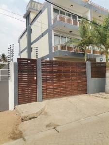 Vende-se Moradia, tipo4 no bairro da costa do sol triunfo 1