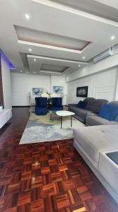 Arrenda-se um apartamento tipo 4 mobilado na polana no prédio 33 andares na Vlademir Lenine/ baixa