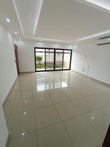 Arrenda-se um apartamento tipo 3 no rés do chão no condomínio lua mar no triunfo