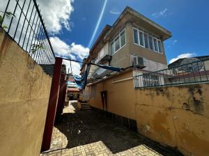 Vendo Moradia Geminada T3 no Alto-maé com quintal grande + anexo com wc