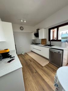 Arrendo Apartamento T2 TOTALMENTE MOBILADO NO CONDOMÍNIO SOMMERCHIELD VILLAGE