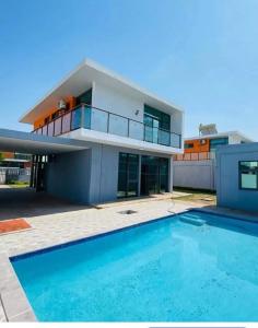 Vendo Moradia T3 detro do Condomínio Vila Sol (Triunfo) Suíte Master e anexo