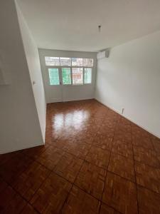 Arrendo Apartamento T2 na Polana Rua do Kassuende prédio curto