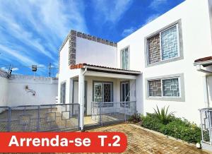 Arrenda-se Casa Tipo 2 no Condomínio no Fomento