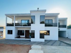 Vende-se Moradia Tipo 4 na Matola Novare