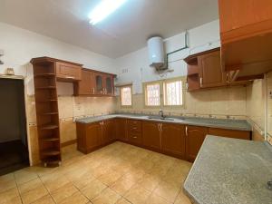 Vende-se Moradia geminada tipo 4 no alto maé _belita, reis do chão