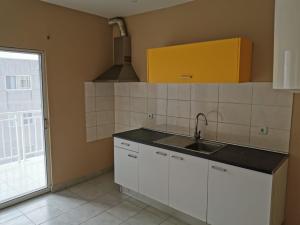 ARRENDA-SE APARTAMENTO T-3, COZINHA BE WC MODERNAS, 3⁰ ANDAR, NO CONDOMÍNIO VILA OLÍMPICA A 25.0