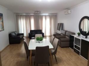 MOBILADO ----ARRENDA-SE APARTAMENTO T-4, 2 SUÍTES, COZINHA MODERNA EQUIPADA, CLIMATIZADA, TRIUNFO N