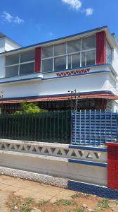 VENDE-SE MORADIA GEMINADA T-3, 1⁰ ANDAR, SUITE,, 2 SALAS, COZINHA COM ARRUMOS, WC COMUM, QUINTAL P