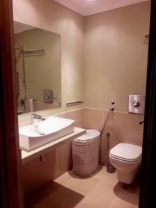 Vende-se aparthotel T1 no condomínio solar das acácias