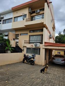 Moradia Duplex de esquina tipo-4 com 1suite na Coop