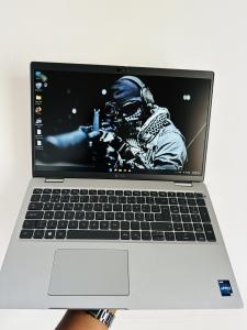Dell Pricision 3571 Graphical and Workstation Machine Intel Core i7-12800H  (20 CPUs)2.40 GHZ, 32 GB