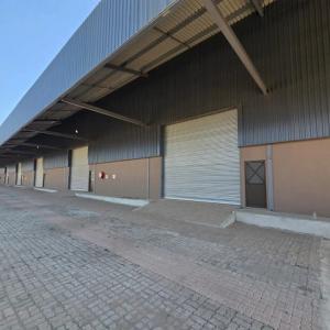 ARRENDO | ARMAZÉM COM 3.600 M²