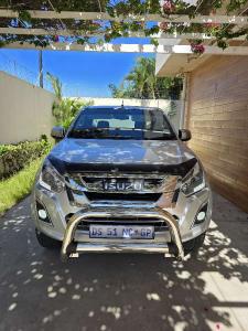 ISUZU KB 300 CLEAN