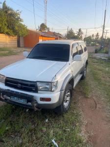 TOYOTA HILUX SURF CLEAN