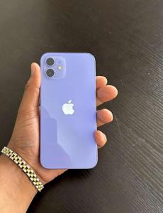 iPhone 12 64Gb 76%
(Detalhe pequeno na tampa)