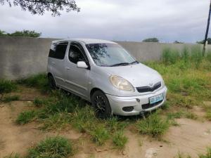 TOYOTA FUNCARGO LÁGRIMA